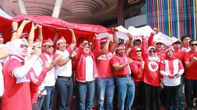 Bendera Merah Putih Sepanjang 100 Meter Diarak Keliling Bogor. (ayobogor.com)