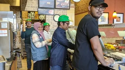Dompet Dhuafa USA Gandeng IMYA Berbagi Makanan Gratis Dengan Tunawisma di USA