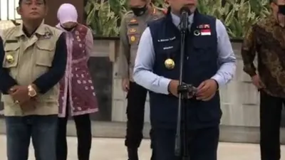 Gubernur Jawa Barat Ridwan Kamil saat memberi keterangan pers terkait klaster industri di Kabupaten Bekasi dan Karawang, Jumat (4/9/2020)/ Humas Kabupaten Bekasi