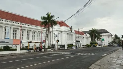 Suasana di Kawasan Kota Tua yang jadi kawasan rendah emisi/dok: Aini Tartinia