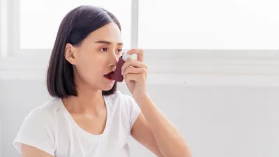 ilustrasi penggunaan inhaler/ shutterstock