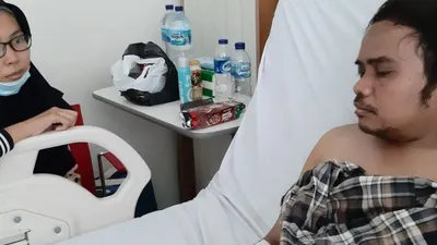 Muhamad Iqbal (37), salah seorang korban ambruknya bangunan Ruko di kawasan Slipi, Jakarta Barat (Senin, 6/1/2020), masih dalam Perawatan RSUD Tarakan.