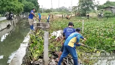 Petugas Sudin SDA Jakarta Utara dari Kecamatan Cilincing sedang melakukan pembenahans istem irigasi pertanian di Kelurahan Rorotan dan Kelurahan Marunda/dok: utara.jakarta.go.id