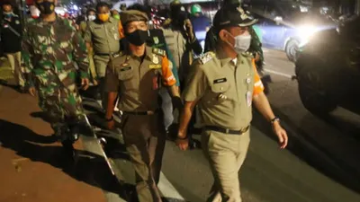 Pimpin Giat Pengawasan PSBB, Plh Walkot Jakpus Tutup Paksa 15 Tempat Usaha