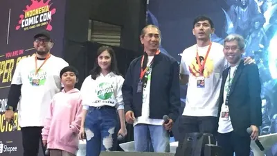 Dari kiri: Joko Anwar, Muzaki (pemeran Sanchaka Kecil), Zara JKT48, Fajar Sungging, Abimana Aryasatya, dan Aristo Kristanto dalam Shopee Indonesia Comic Con 2019/Ayojakarta.com