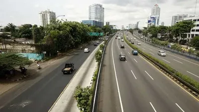 #Dirumahaja ,  Lalu Lintas Jakarta Lengang