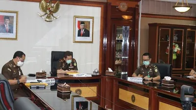 Jaksa Agung ST Burhanuddin saat menggelar pengarahan penanganan COVID-19 bersama para petinggi Kejaksaan Agung ke seluruh Kepala Kejaksaan Tinggi (Kajati) dan Kepala Kejaksaan Negeri (Kajari) di Indonesia melalui video conference.