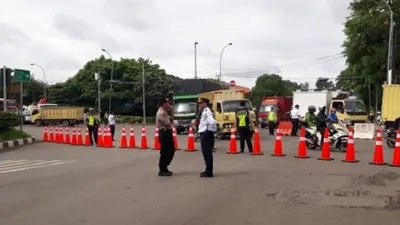Penutupan Jalan Daan Mogot, penghubung Tangeran dan Jakarta (Antara)