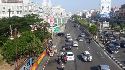Situasi Jalan Boulevard Barat Raya dekat Mall of Indonesia, Kelapa Gading, Jakarta Utara. (TribunJakarta/Gerald Leonardo Agustino)