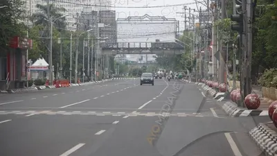 Jalan Pemuda, salah satu jalan protokol di Kota Semarang terlihat sepi. (Ayosemarang.com/ Afri Rismoko)