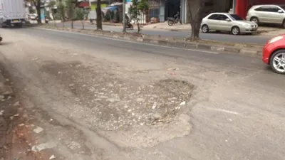 [Foto dokumentasi] Kerusakan jalan di Jalan I Gusti Ngurah Rai, Bintara, Kota Bekasi. (Foto: Republika/M Tiarso)