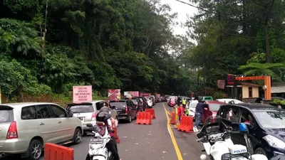 Ilustrasi kemacetan di jalur Puncak-Cipanas (Antara/Ahmad Fikri0