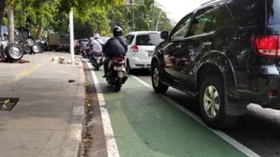 Kondisi jalur sepeda di Jalan Cideng Timur, Jakarta Pusat, Rabu (20/11/2019). (Ayojakarta.com-Dhika Alam Noor)