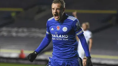 Jamie Vardy mengantarkan Leicester City ke puncak klasemen Liga Primer Inggris. Foto: EPA-EFE/Michael Regan
