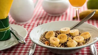 Menu sarapan. Kesehatan mental orang bisa terdampak ketika mereka sering melewatkan jam makan.  Foto: pixabay