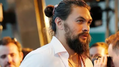 Bintang Aquaman Jason Momoa mengunggah video percakapan Facetime-nya dengan anak yang mengidap kanker langka ke Instagram.  Foto: EPA