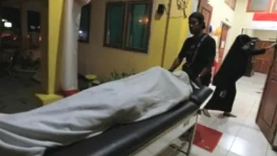Jenazah almarhum Immawan Randi (21) saat dibawa di ruang jenazah RS Abunawas Kendari, Sultra, Kamis (26/9/2019). Hasil otopsi menyatakan Randi tewas karena peluru/Antara]