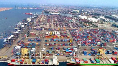 Jakarta International Container Terminal (JICT) Tanjung Priok, Jakarta Utara. (Bisnis.com/Abdullah Azzam)