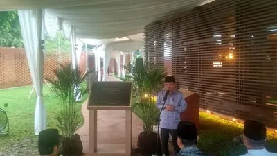 Mantan Wakil Presiden RI sekaligus Ketua Umum Dewan Masjid Indonesia (DMI), Jusuf Kalla atau JK, meresmikan Musala An-Nur di Hutan Kota Plataran, Senayan, Jakarta Pusat.