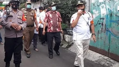 Jajaran tiga pilar Kelurahan Kampung Rawa, keluar-masuk gang guna mensosialisasikan gerakan 3M di wilayah Kampung Rawa, Johar Baru, Jakarta Pusat/dok: pusat.jakarta.go.id