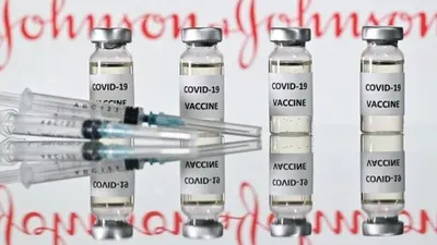 Vaksin Covid-19 Johnson & Johnson. [Justin Tallis/AFP]