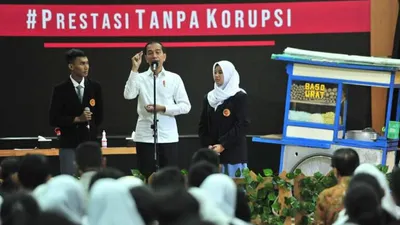 Presiden Jokowi dalam peringatan Hari Antikorupsi 2019 di SMKN 57 Jakarta, Senin (9/12/2019)/Setkab