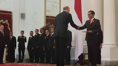 Presiden Jokowi menerima surat kepercayaan dari 14 Duta Besar Luar Biasa dan Berkuasa Penuh (LBBP) di Istana Merdeka, Jakarta, Rabu (20/11/2019)/(Merdeka.com/Supriatin)