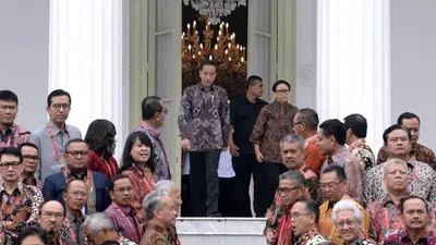Presiden Joko Widodo bersama Menteri Luar Negeri Retno Marsudi saat membuka rapat kerja kepala perwakilan RI di berbagai negara, Kamis (9/1/2020) (Twitter @Jokowi)
