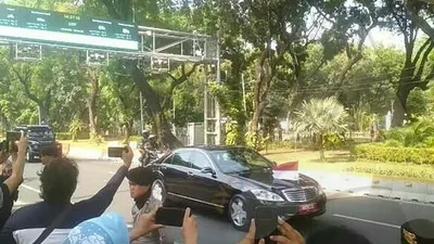 Presiden Joko Widodo dan Istri dikawal super ketat menuju gedung MPR/DPR/Ayojakarta.com
