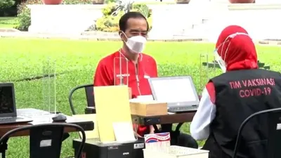Presiden Jokowi Beres Vaksinasi Kedua, Targekan 900 Ribu sampai 1 Juta Orang Divaksin Setiap Hari/YouTube Sekretariat Presiden
