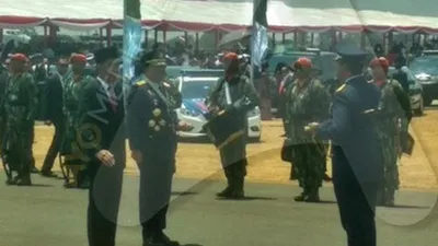 Presiden Joko Widodo di Lanud Halim Perdanakusumah memimpin upacara peringatan HUT ke-74 TNI/Ayojakarta.com