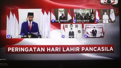 Presiden Joko Widodo menjadi inspektur upacara peringatan Hari Lahir Pancasila yang digelar secara daring (Puspen TNI)