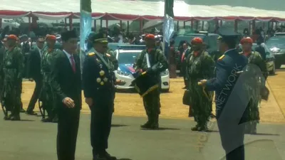 Presiden Jokowi ketika tiba di Lanud Halim Perdana Kusuma, Jaktim, untuk memimpin upacara peringata HUT ke-74 TNI/Ayojakarta.com