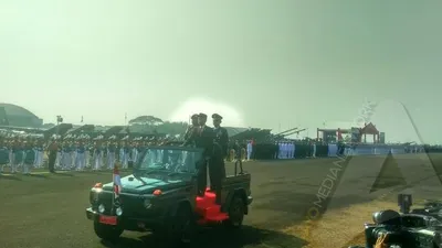 Presiden Jokowi melakukan inspeksi pasukan pada Upacara Parade dan Defile HUT Ke-74 TNI di Lanud Halim Perdana Kusuma, Jakarta Timur/Ayojakarta.com