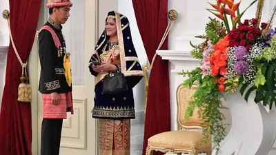 Presiden dan Ibu Negara Iriana Joko Widodo mengenakan pakaian adat Aceh pada perayaan Hari Kemerdekaan RI ke-73 di Istana Merdeka/setneg.go.id