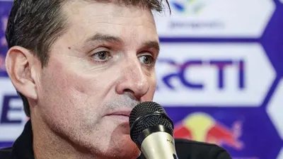 Pelatih Persija, Julio Banuelos. (istimewa)
