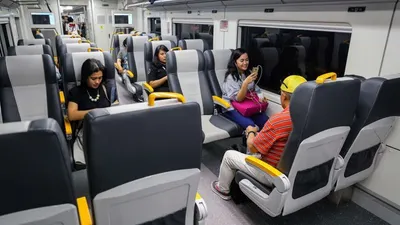 Suasana kabin di dalam kereta api bandara/Kompas.com (Garry Andrew Lotolung)