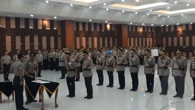 Kapolri Jenderal Polisi Idham Azis resmi melantik Irjen Pol. Listyo Sigit Prabowo sebagai kepala Badan Reserse Kriminal (Kabareskrim) Polri di Gedung Mabes Polri, Jakarta Selatan, Senin (16/12/2019) (Ayojakarta.com/Dhika Alam Noor)