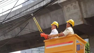 Kabel menjuntai di Jalan Mayestik, Kebayoran Baru, Jakarta Selatan (dok: Twitter @ragiligar)