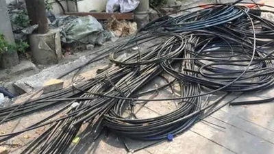 Kabel udara di kawasan Cikini yang ditertibkan pemerintah setempat/kumparan