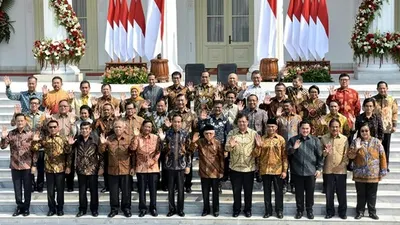 Presiden Jokowi dan Wapres Maruf Amin bersama para menteri dan pejabat setingkat menteri Kabinet Indonesia Maju, di tangga Istana Merdeka, Jakarta, Rabu (23/10/2019)/Setkab.go.id