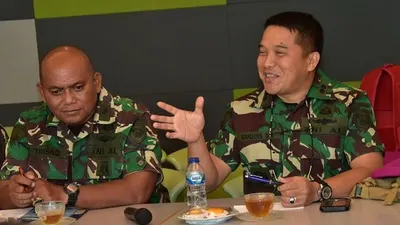 Kadispen Kormar Letkol Marinir Gugun Saeful Rachman (kanan) dan Kasubdispenum Dispen Kormar Mayor Marinir Sutrisno/Dispen Kormar