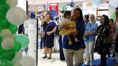Kahiyang Ayu di peragaan busana dalam pembukaan gerai baru Mothercare di Grand Indonesia mall, Jakarta, Rabu (31/7/2019). (ANTARA)