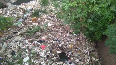 Hamparan sampah menumpuk di sungai Kali Jambe, Tambun Selatan, Kabupaten Bekasi. (republika.co.id)