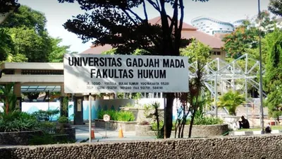 Lingkungan Kampus Fakultas Hukum UGM Yogyakarta (pojoksatu)