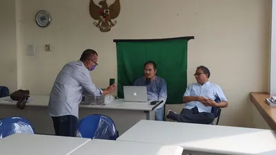 Ketua Komisi Kompetensi PWI Pusat, Kamsul Hasan saat mengisi materi Orientasi Wartawan PWI Jaya Angkatan V/2020 di Jakarta, Rabu (13/5/2020). (Humas PWI Jaya)