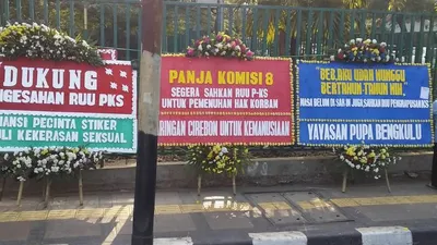 Karangan bunga di gedung DPR RI/FPL