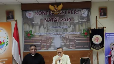 Uskup Keuskupan Agung Jakarta Mgr. Ignatius Kardinal Suharyo memberikan keterangan pers di Gereja Katedral (Ayojakarta.com/Dhika Alam Noor)