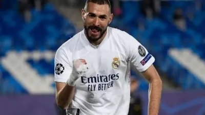 Pemain Real Madrid Karim Benzema rayakan gol ke gawang Borussia Monchengladbach dalam matchday keenam Grup B Liga Champions yang digelar di Estadio Alfredo Di Stefano, Kamis (10/12/2020). [AFP]