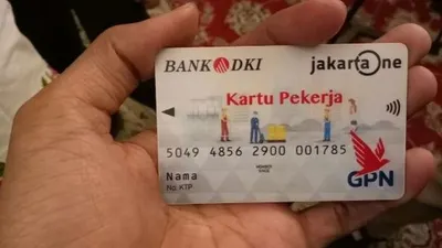 Kartu Pekerja Jakarta/Jawapos.com-Yesika Dinta